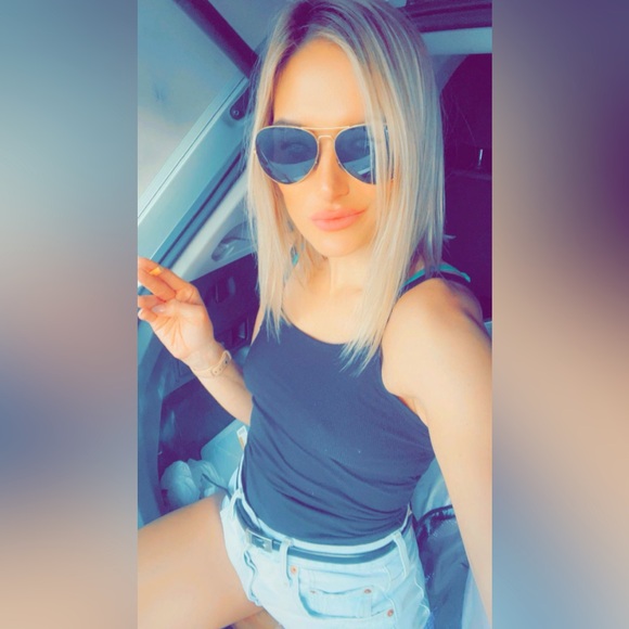 Meet your Posher, Amy - Picture 1 of 2